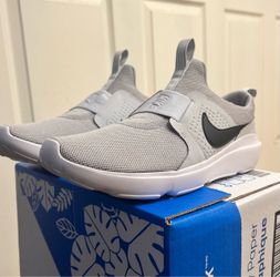 Nike Shoes (Gray) Size 10.5