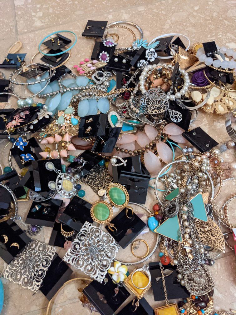 Lots of Jewelery and Hair Accessories