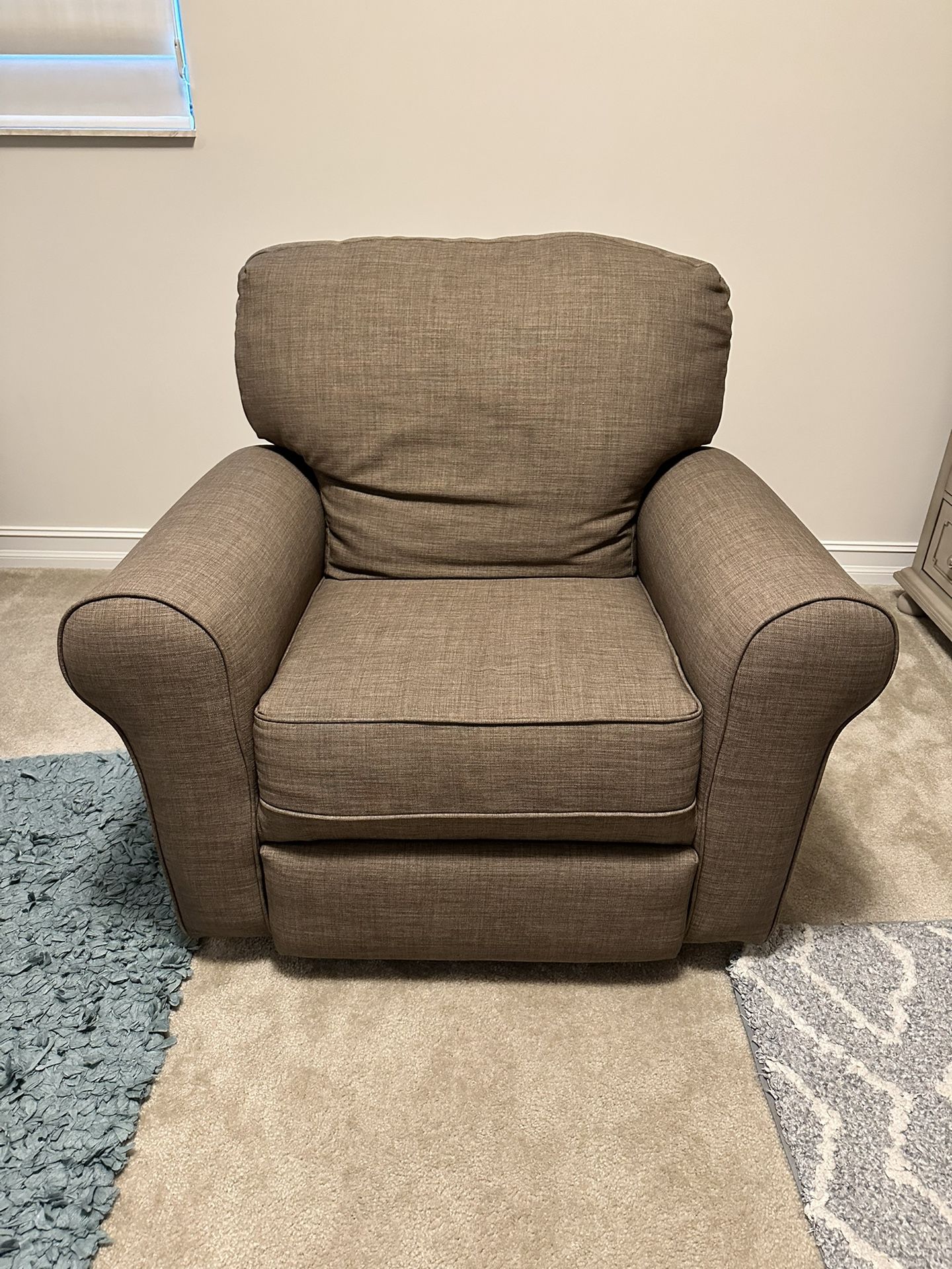 Oversized Recliner Excellent Condition Like New $125