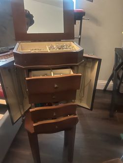 Jewelry box