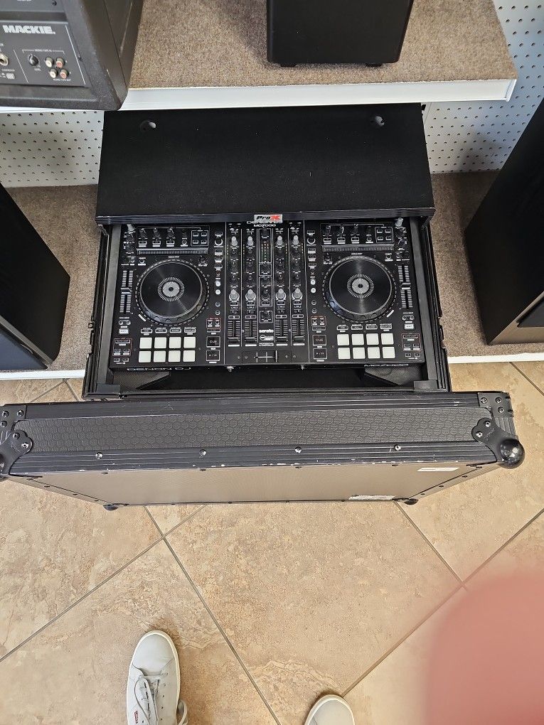 DENON MC7000 DJ CONTROLER