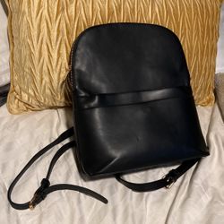 Pretty Black Back Pack 🤩