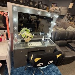 Beautiful Vanity Set 