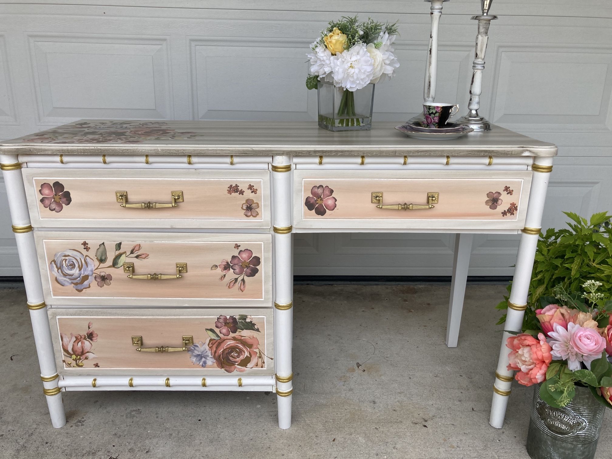 Floral White Peach Desk