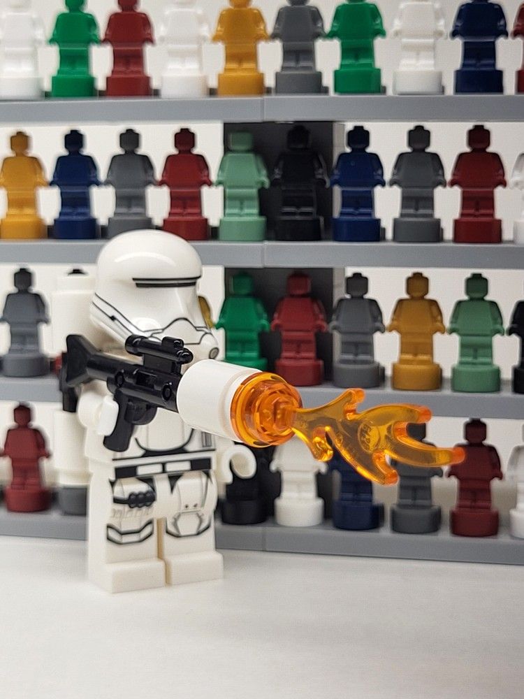 Lego Star Wars First Order Flametrooper
Minifigure sw0666 from set First Order Transporter 75103