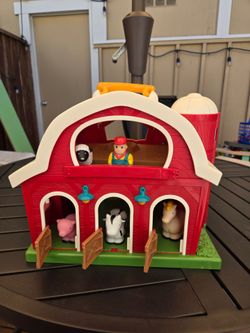 Battat– Big Red Barn, Animal Farm Playset – Learning Toy for Toddlers