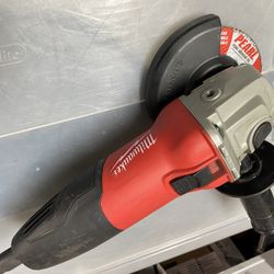 MILWUAKEE GRINDER 