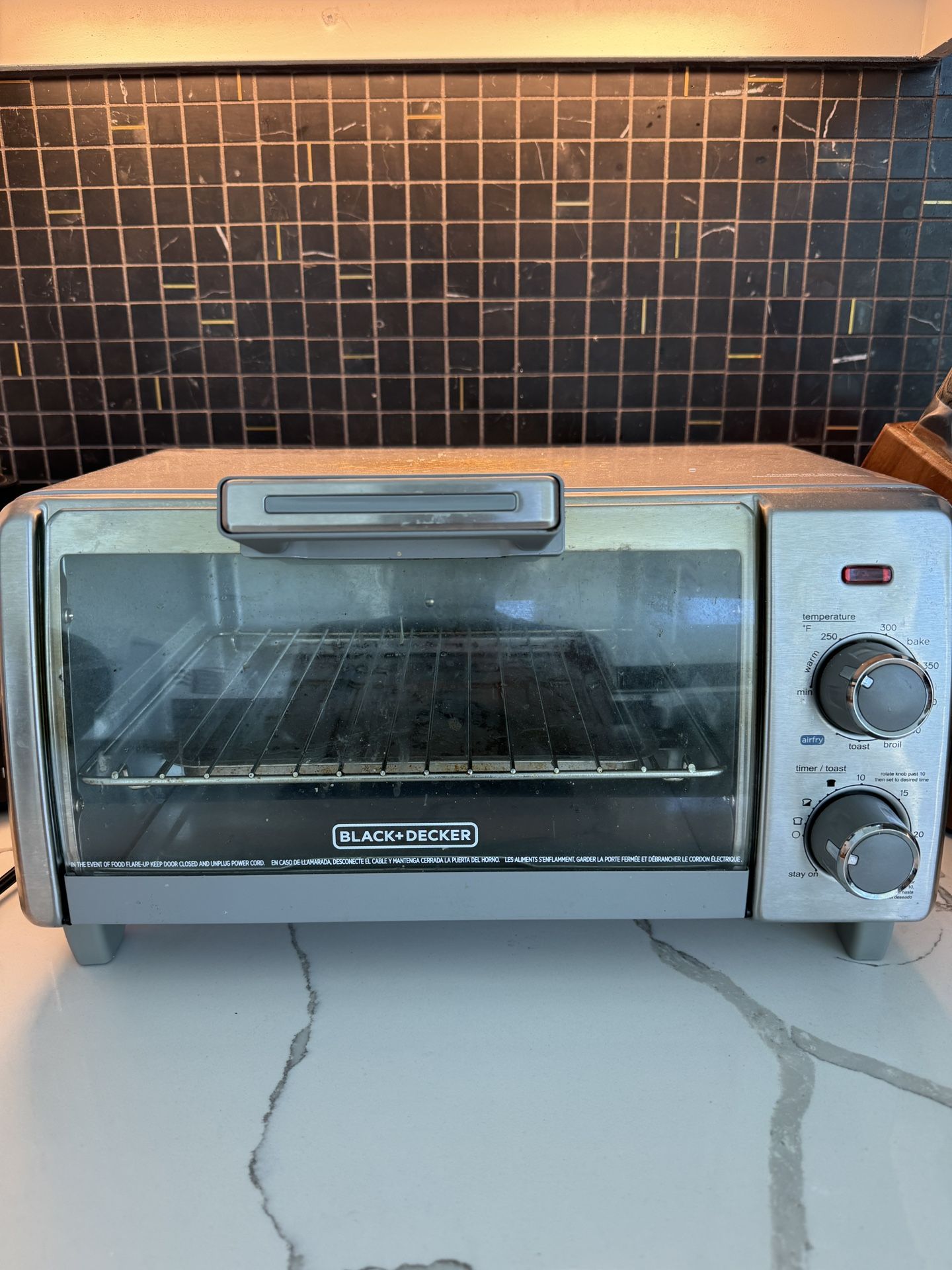 BLACK+DECKER Crisp ‘N Bake Air Fry 4-Slice Toaster Oven, Silver & Black, TO1787SS