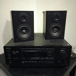 Onyko stereo receiver with speakers