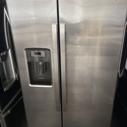 REFRIGERATOR GE 36” Stainless Steel