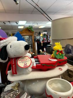 Hallmark Swingin' with Snoopy animated musical plush toy