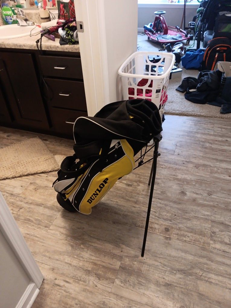Dunlop Jr. Golf Bag&few Socks