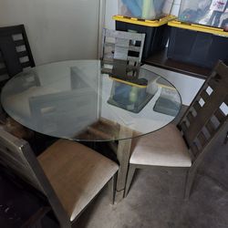 New Very Nice GLASS Top Table With 4 Chairs The Glass Top Is Heavy The Top Is 4ft  Height Is 2ft 6 Inches 