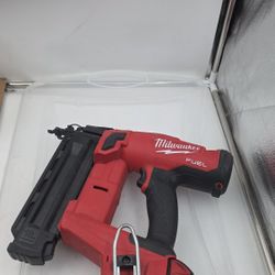 Milwaukee M18 FUEL™ 18 Gauge Brad Nailer (2746-20) Baterru 3Ah