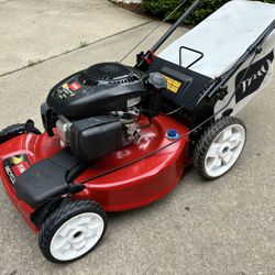 LIKE NEW, Easy Starting, Serviced, Runs Great, Toro 22" Front Drive Self Propelled Mower