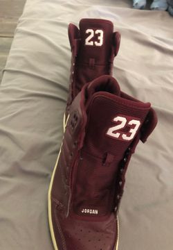 Nike Jordan size 8 burgundy