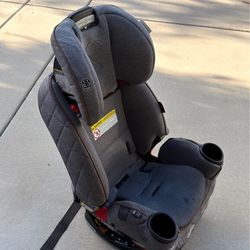 Graco 4ever DLX Extend2Fit car seat