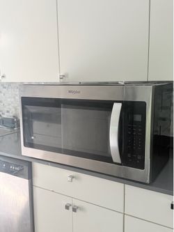 Whirlpool Stainless Steel Countertop Microwave -  Microondas de encimera Whirlpool de acero inoxidable.