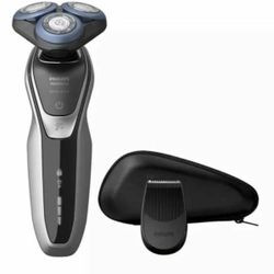 Philips Norelco 6500 Wet Dry Shaver Clean Shave with extra Shaving Heads + Case