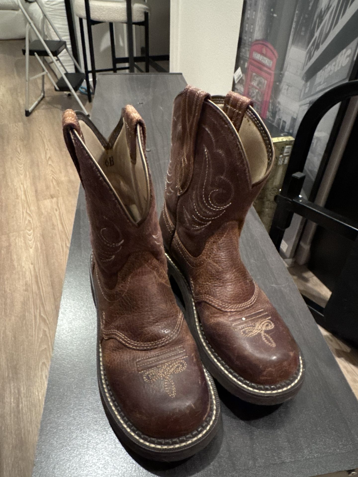 Ariat Women’s Cowboy Boots Sz 6