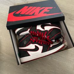 Air Jordan 1 Bloodline 