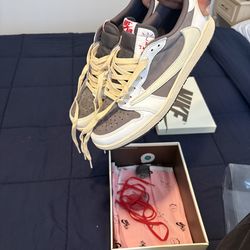 Reverse mochas size 11