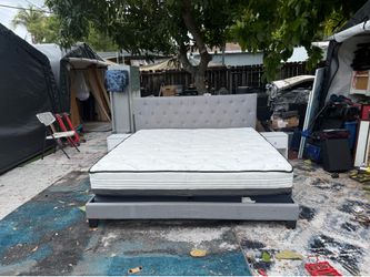 Juego king cama y mesitas de noche