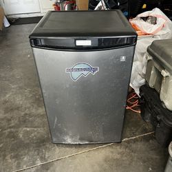 Mini Fridge 
