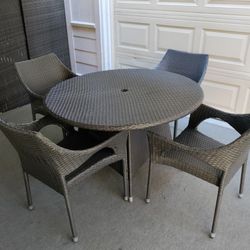 Outdoor patio wicker table with 4 chairs