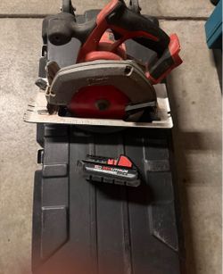 Milwaukee saw and battery