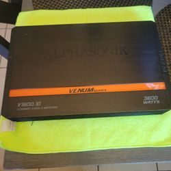 UN AMPLIFIER ALPHASONIK 