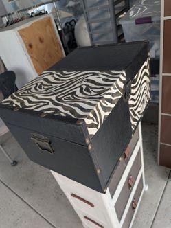 Small Zebra chest