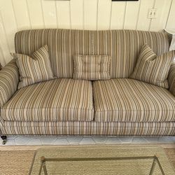 Beautiful Traditional Couch By Mitchell Gold & Bob Williams (3) Pillows Included!