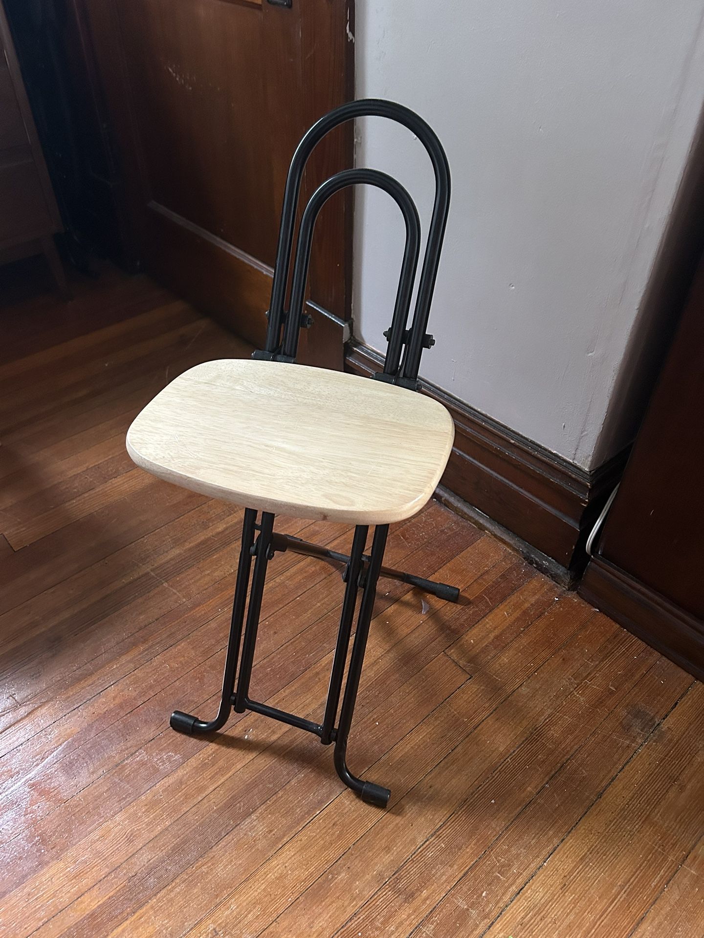 Height Adjustable Collapsing Chair