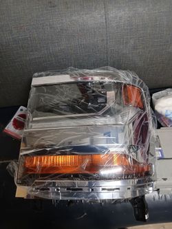 Pair 2016 Silverado head lights new