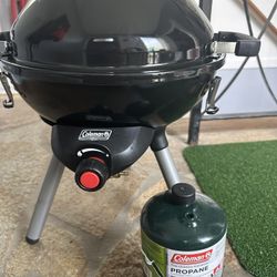 Coleman portable gas camping grill( self igniting)(excellent condition)