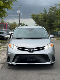 2020 Toyota Sienna LE AWD