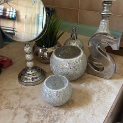 Seven Piece Decorative Bathroom Set