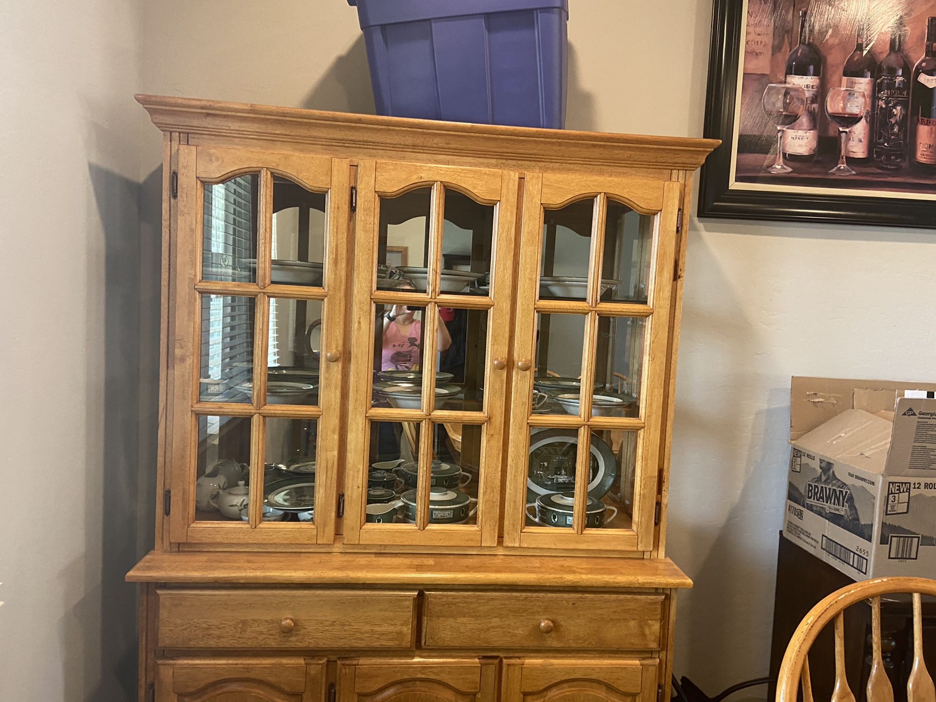 Chairs table n hutch