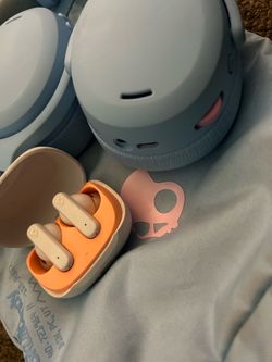 Skullcandy Wireless Earbuds with Charging Case
