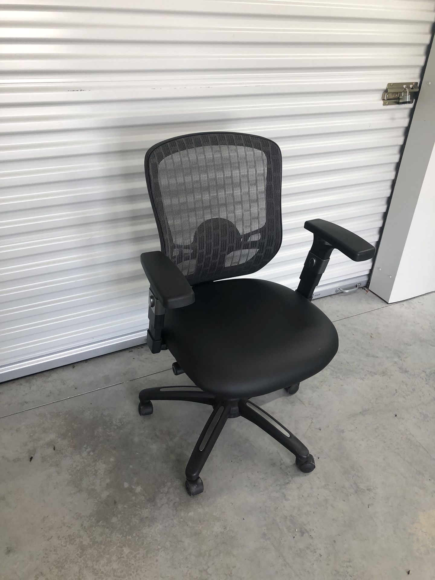 Black Mess Leather Seat Office Desk Chair