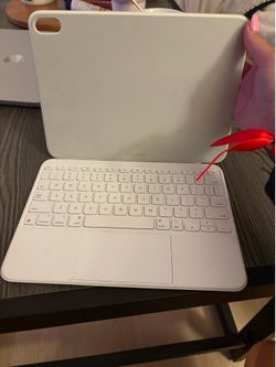 10th generation Magic Keyboard for IPad MUST GO TODAY