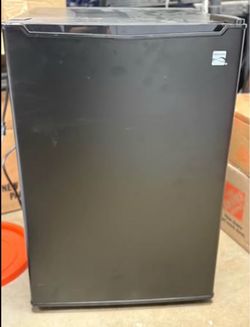 Kenmore Mini Fridge w/ Freezer – Like New