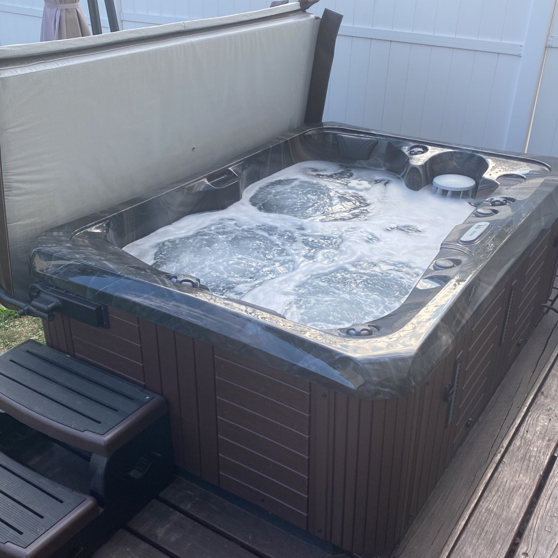 1year Old Custom Made Hot Tub With Cover And Stairs