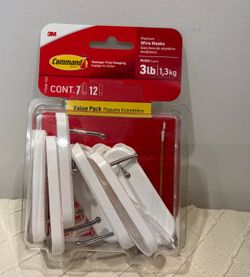 3M Command Medium Wire Hooks, 7 Hooks and 12 Strips