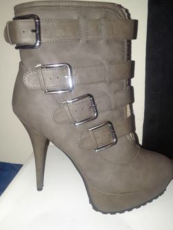Boots/heels Size 9