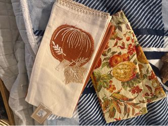 2 different sets: Autumn themed Hand towels