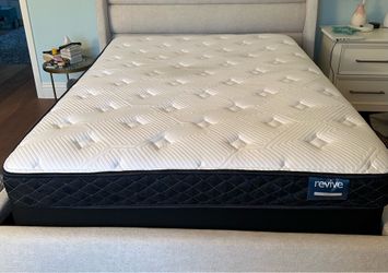 Living Spaces Full Metal Platform Bed Frame + 6” Revive Lofty Mattress