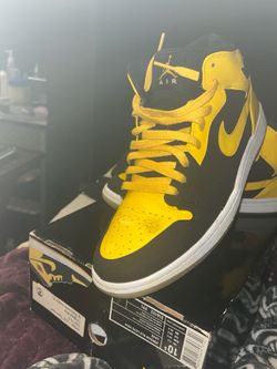 Jordan 1 mid new loves 10.5 men