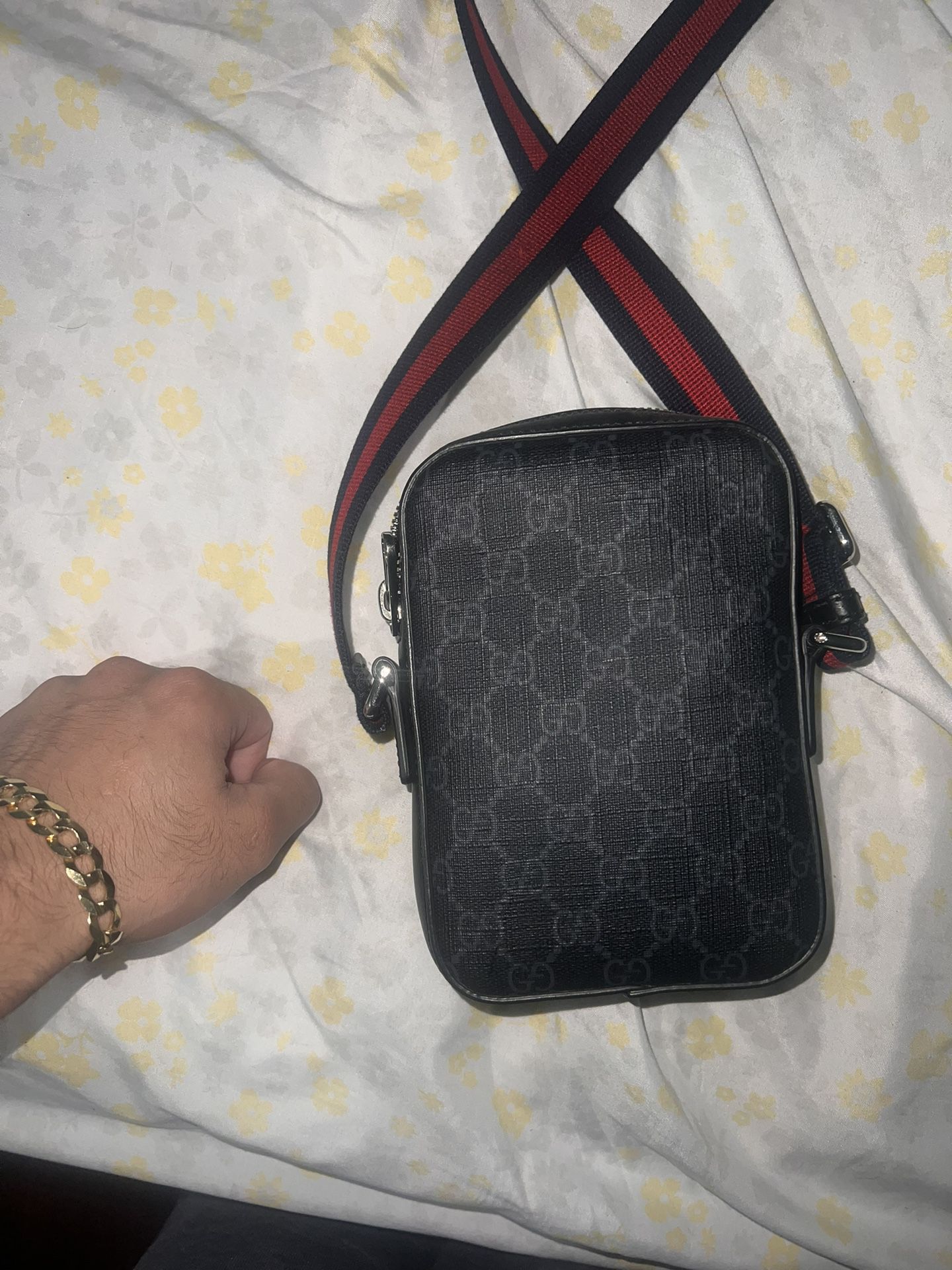 GUCCI MESSENGER BAG for Sale in Los Angeles, CA - OfferUp